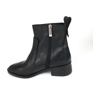 Zara Chelsea/Flat Leather Ankle Boots